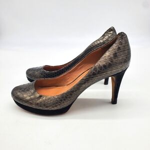 Vince Camuto Shoes Women 8.5M Round Toe Pumps Metallic Snake Skin